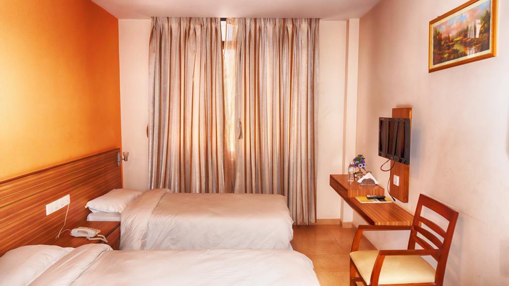 Aryal International Hotel Catmandu Quarto foto
