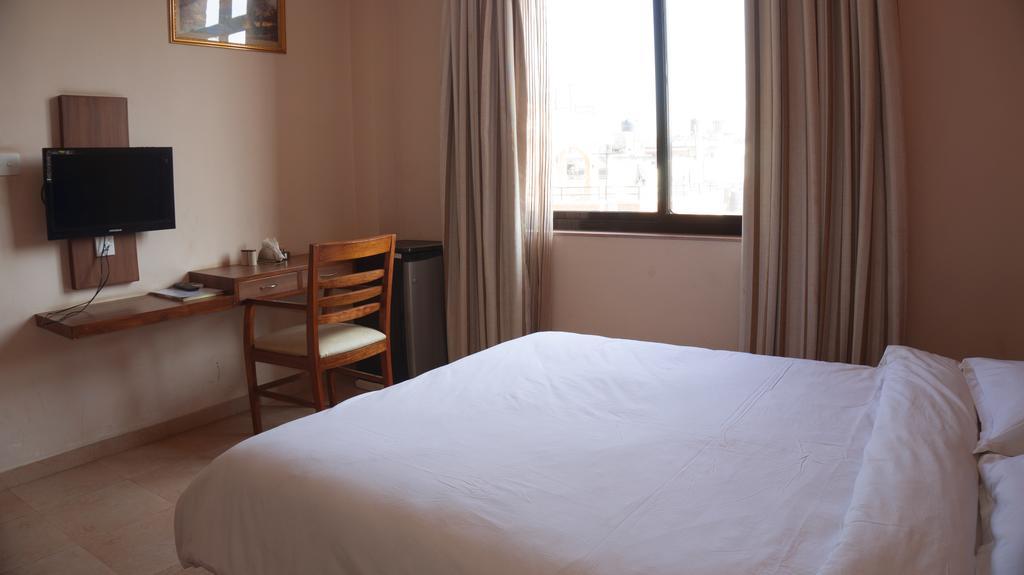 Aryal International Hotel Catmandu Quarto foto
