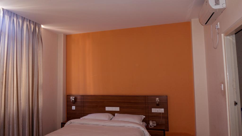 Aryal International Hotel Catmandu Quarto foto